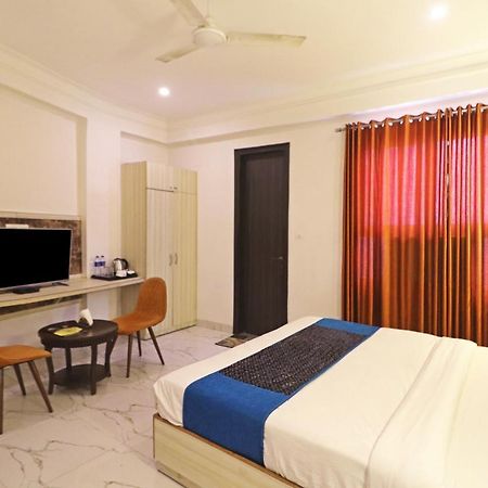 Hotel Almora Near Delhi Airport ニューデリー エクステリア 写真