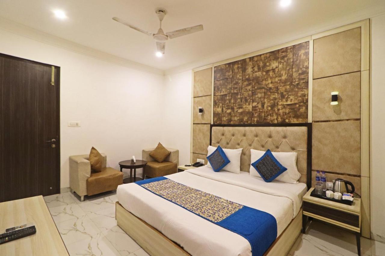 Hotel Almora Near Delhi Airport ニューデリー エクステリア 写真