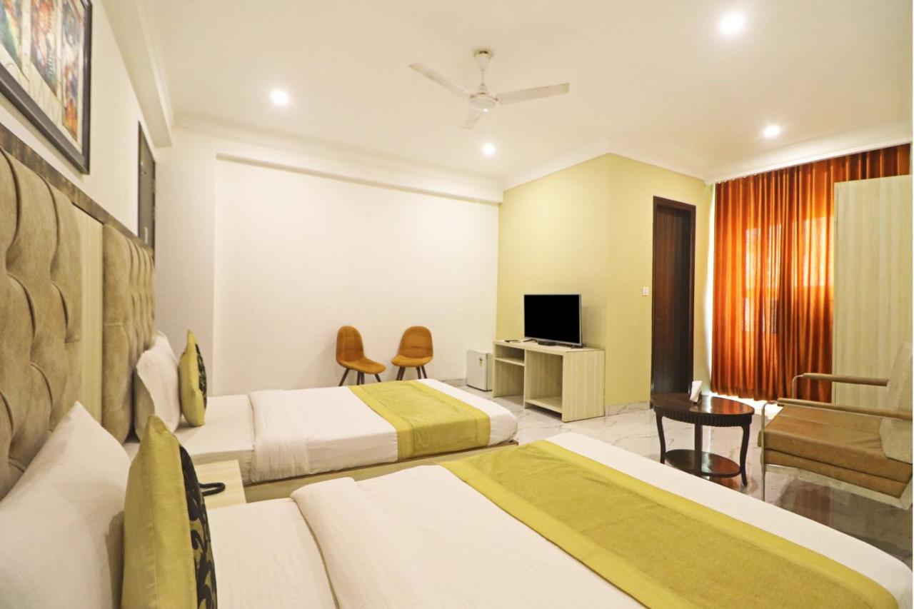 Hotel Almora Near Delhi Airport ニューデリー エクステリア 写真
