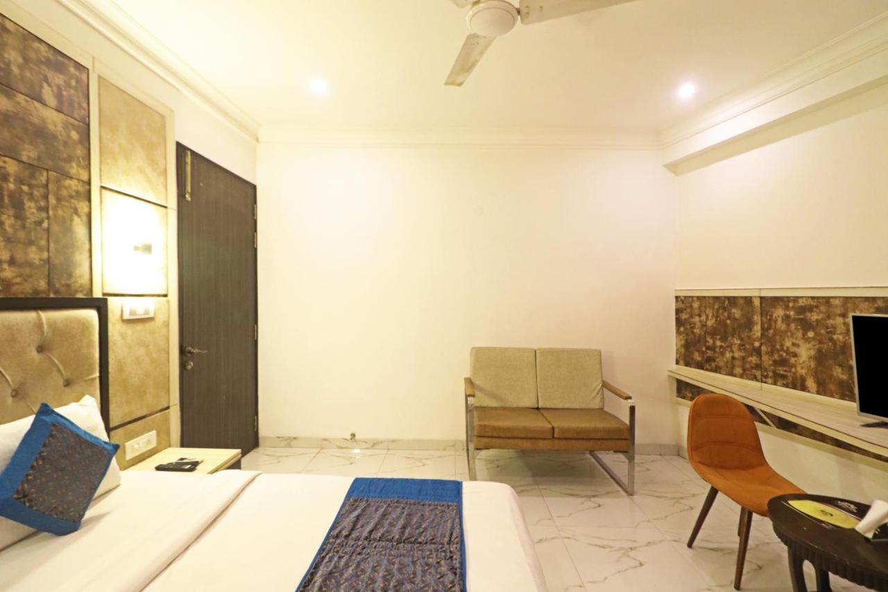 Hotel Almora Near Delhi Airport ニューデリー エクステリア 写真