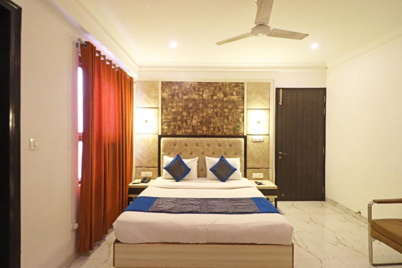 Hotel Almora Near Delhi Airport ニューデリー エクステリア 写真