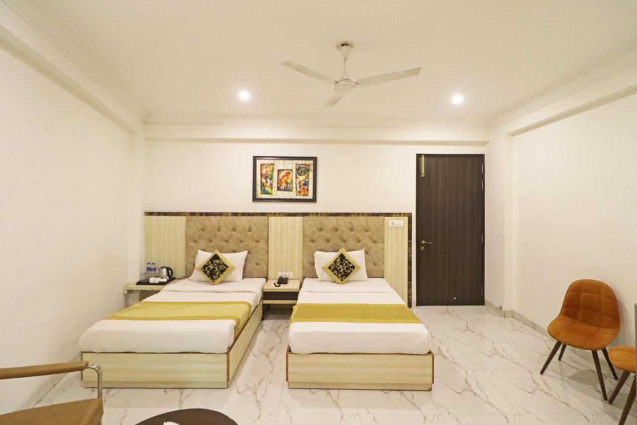 Hotel Almora Near Delhi Airport ニューデリー エクステリア 写真