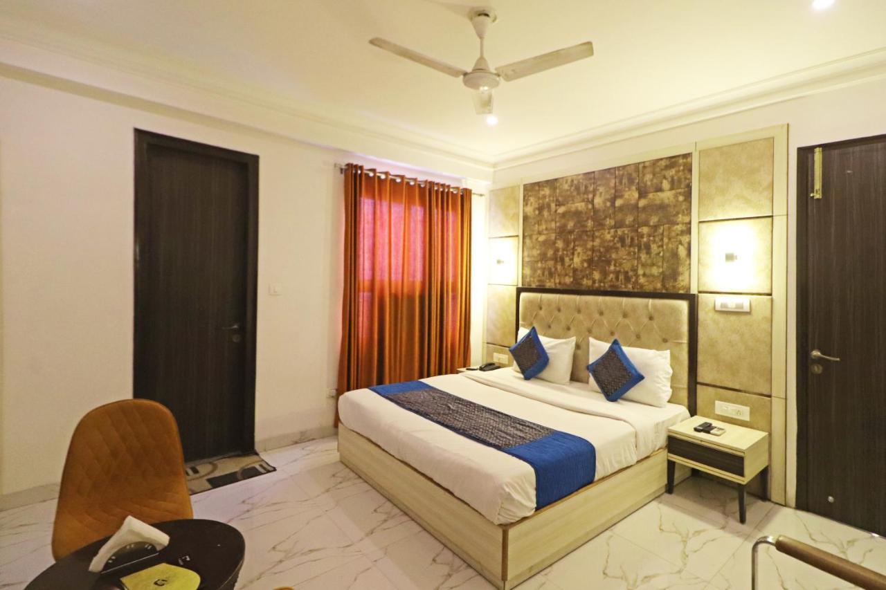 Hotel Almora Near Delhi Airport ニューデリー エクステリア 写真