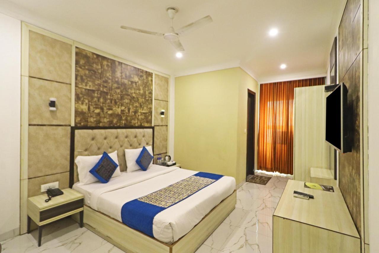 Hotel Almora Near Delhi Airport ニューデリー エクステリア 写真