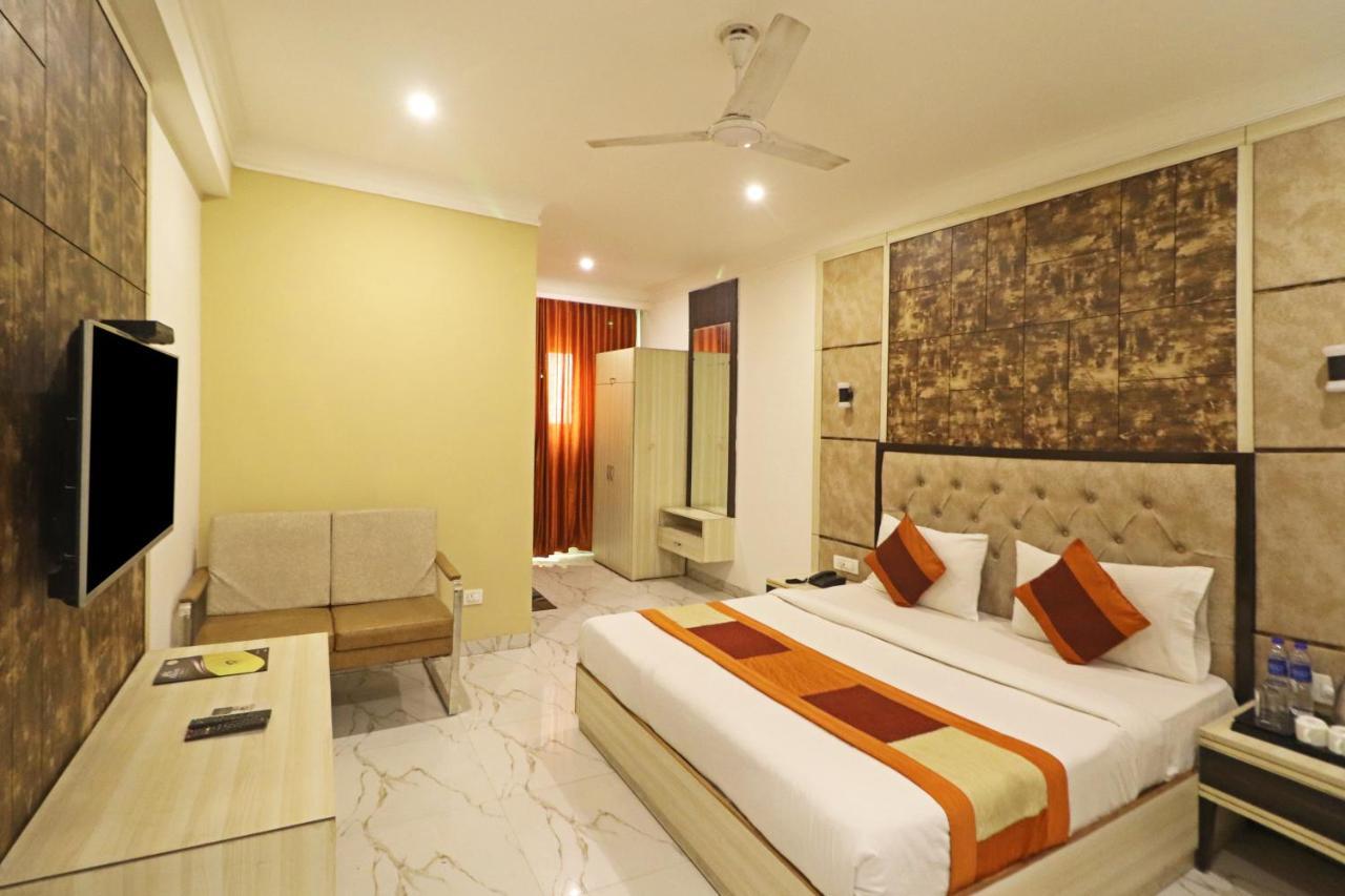 Hotel Almora Near Delhi Airport ニューデリー エクステリア 写真