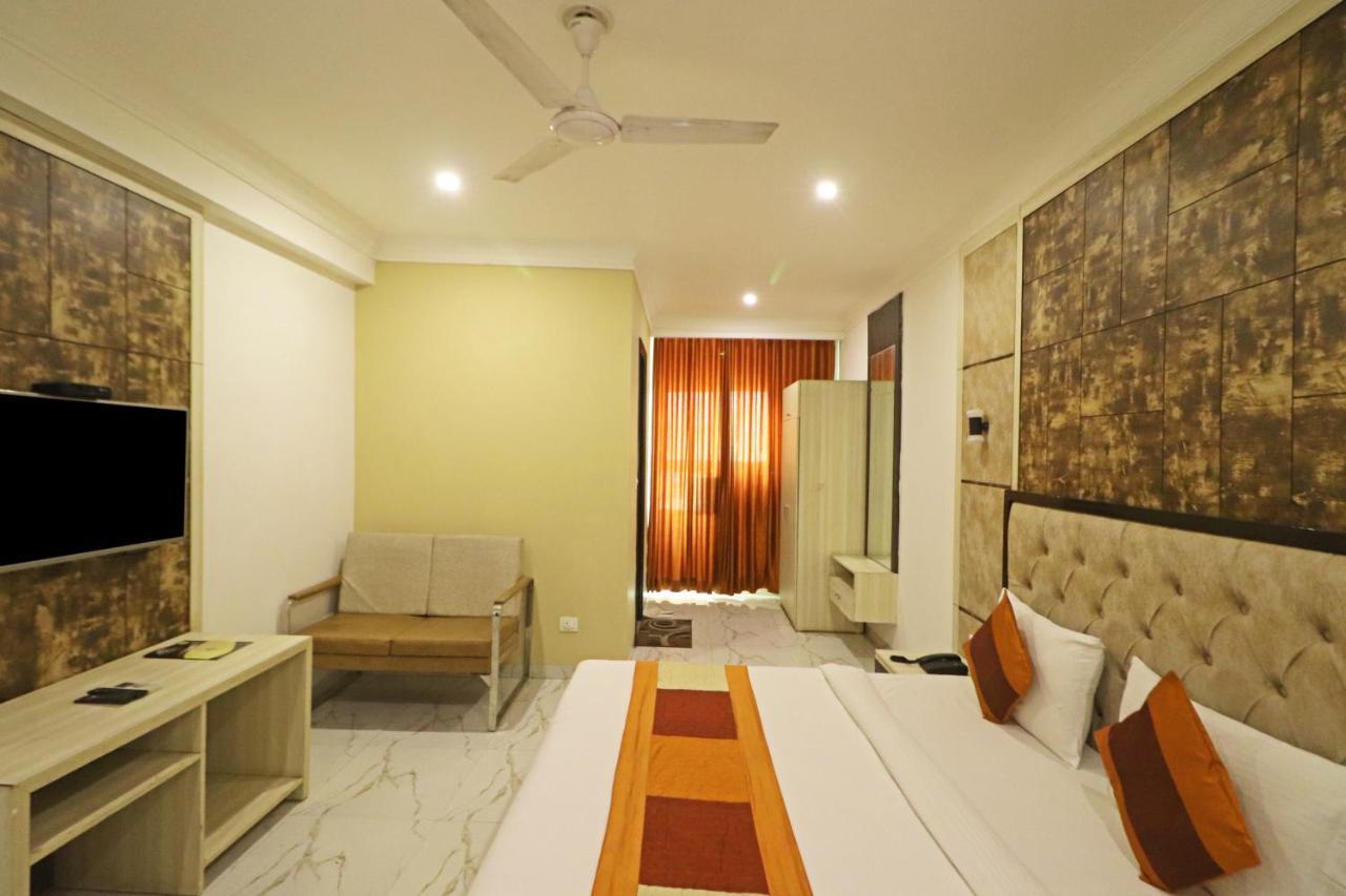 Hotel Almora Near Delhi Airport ニューデリー エクステリア 写真