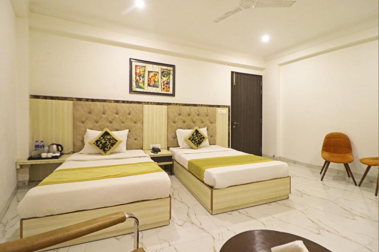 Hotel Almora Near Delhi Airport ニューデリー エクステリア 写真