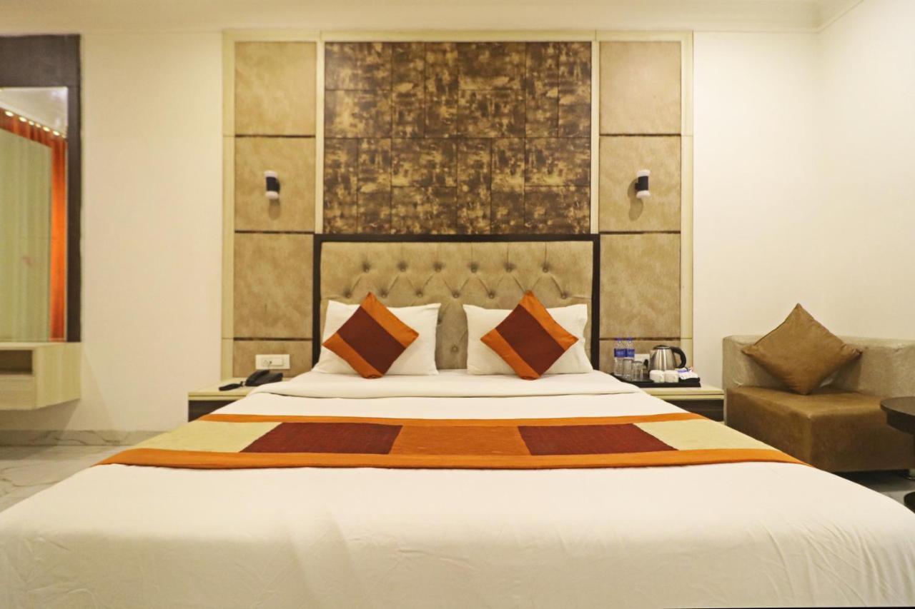 Hotel Almora Near Delhi Airport ニューデリー エクステリア 写真