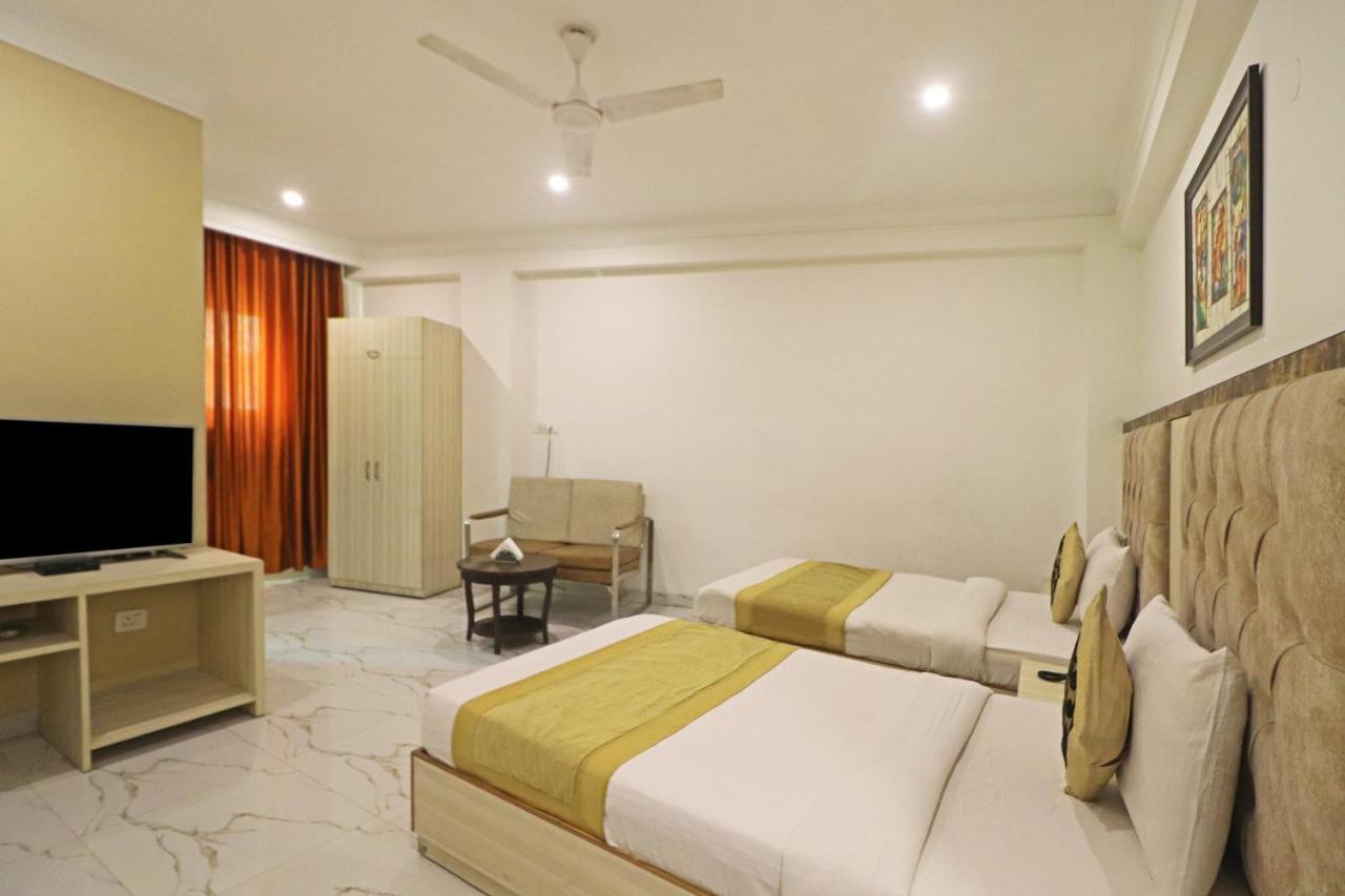 Hotel Almora Near Delhi Airport ニューデリー エクステリア 写真