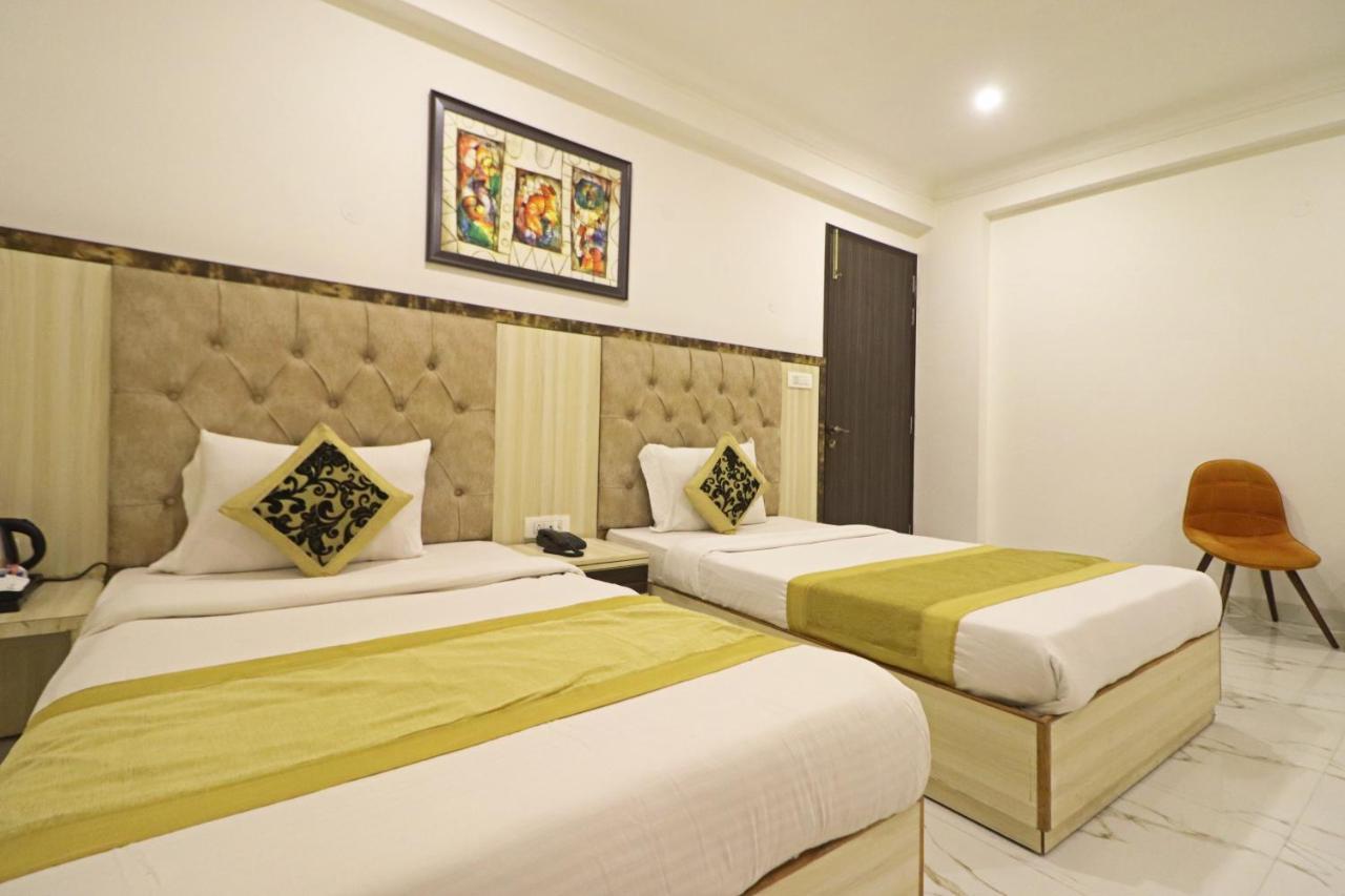 Hotel Almora Near Delhi Airport ニューデリー エクステリア 写真