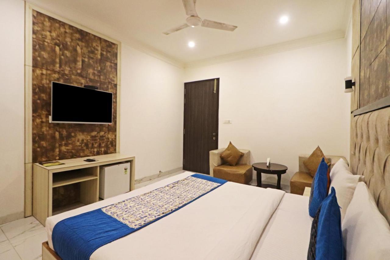 Hotel Almora Near Delhi Airport ニューデリー エクステリア 写真