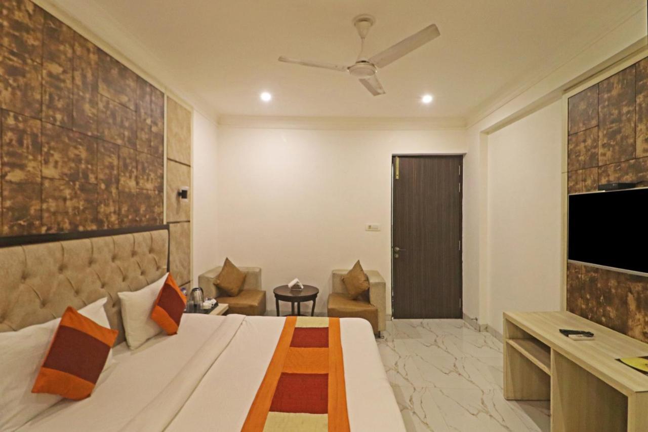 Hotel Almora Near Delhi Airport ニューデリー エクステリア 写真