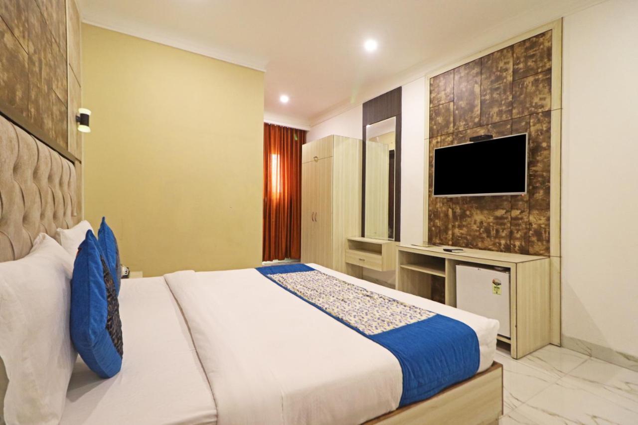 Hotel Almora Near Delhi Airport ニューデリー エクステリア 写真