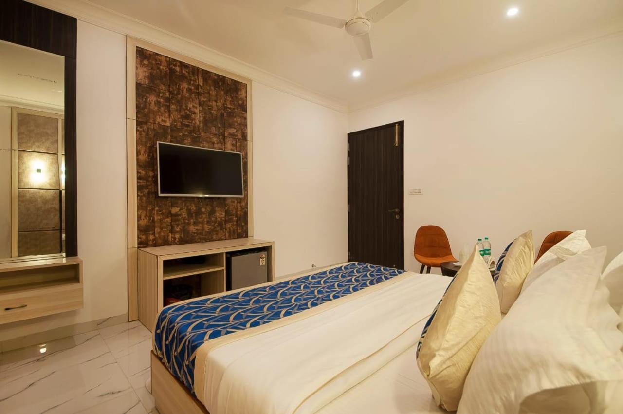 Hotel Almora Near Delhi Airport ニューデリー エクステリア 写真