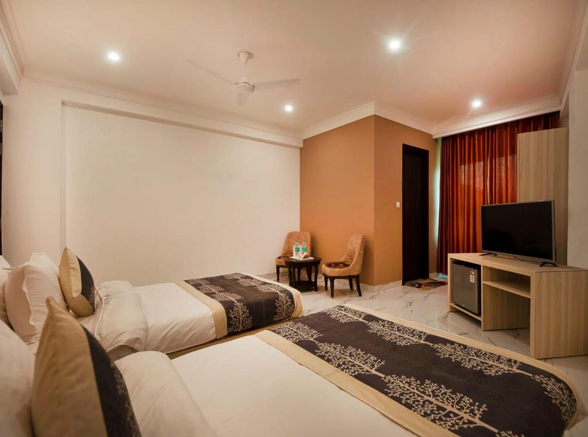 Hotel Almora Near Delhi Airport ニューデリー エクステリア 写真