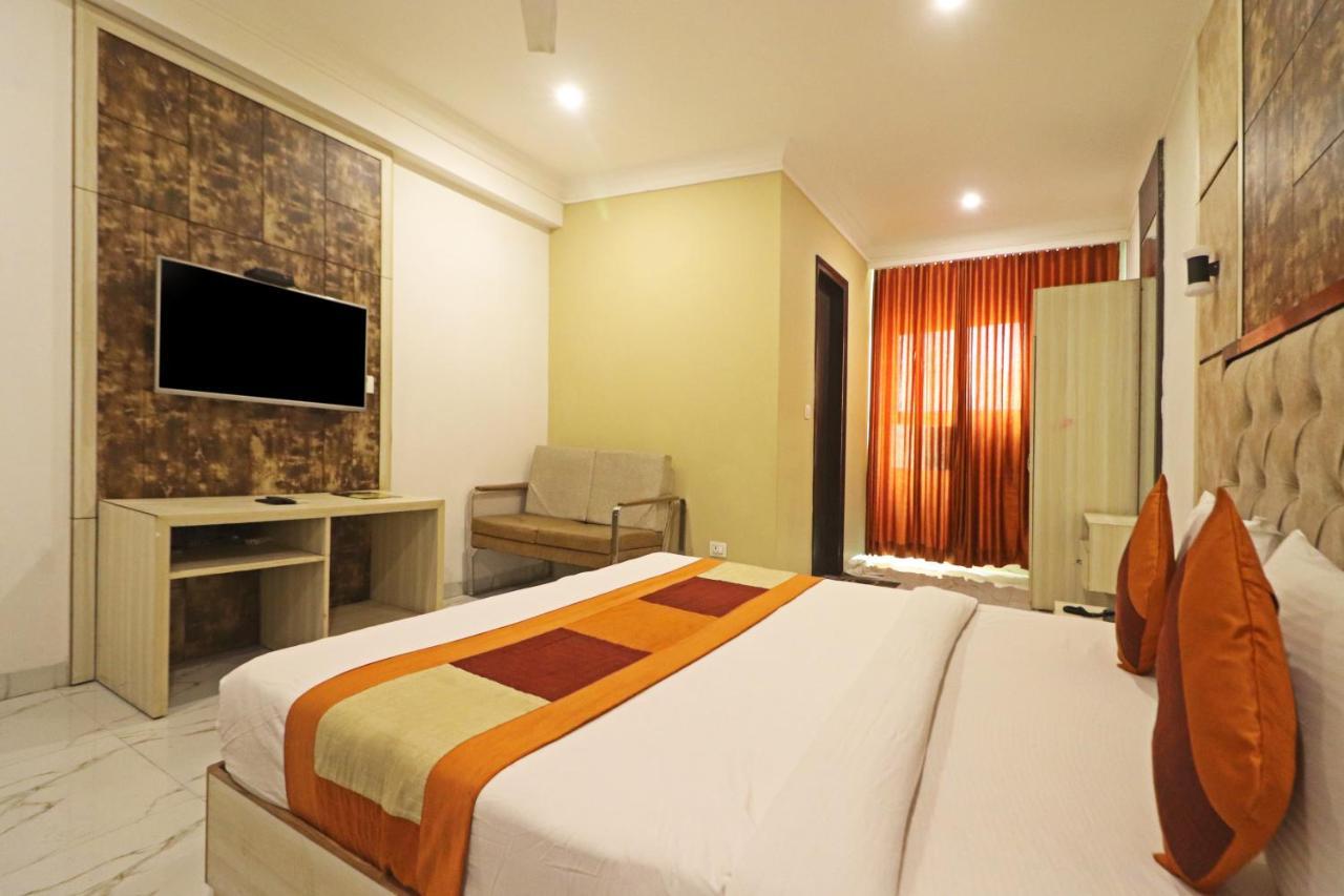 Hotel Almora Near Delhi Airport ニューデリー エクステリア 写真