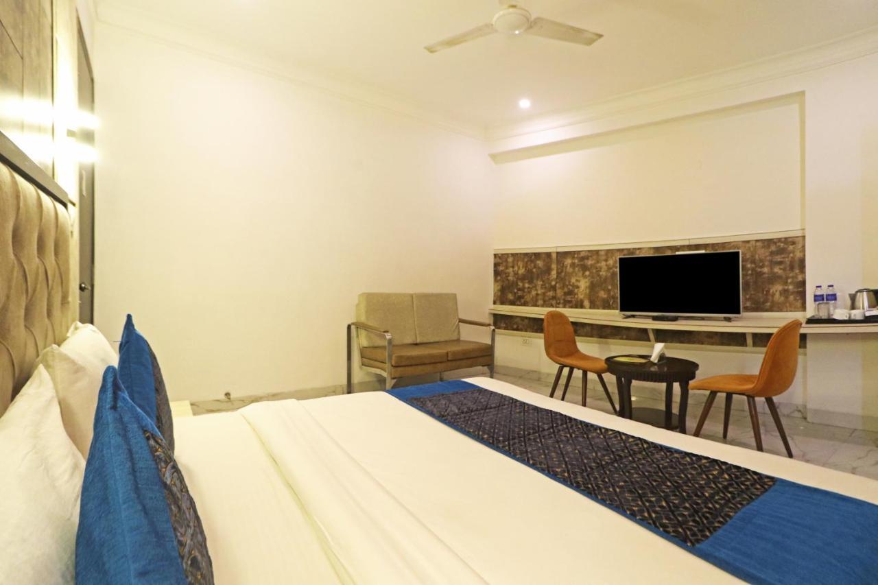 Hotel Almora Near Delhi Airport ニューデリー エクステリア 写真