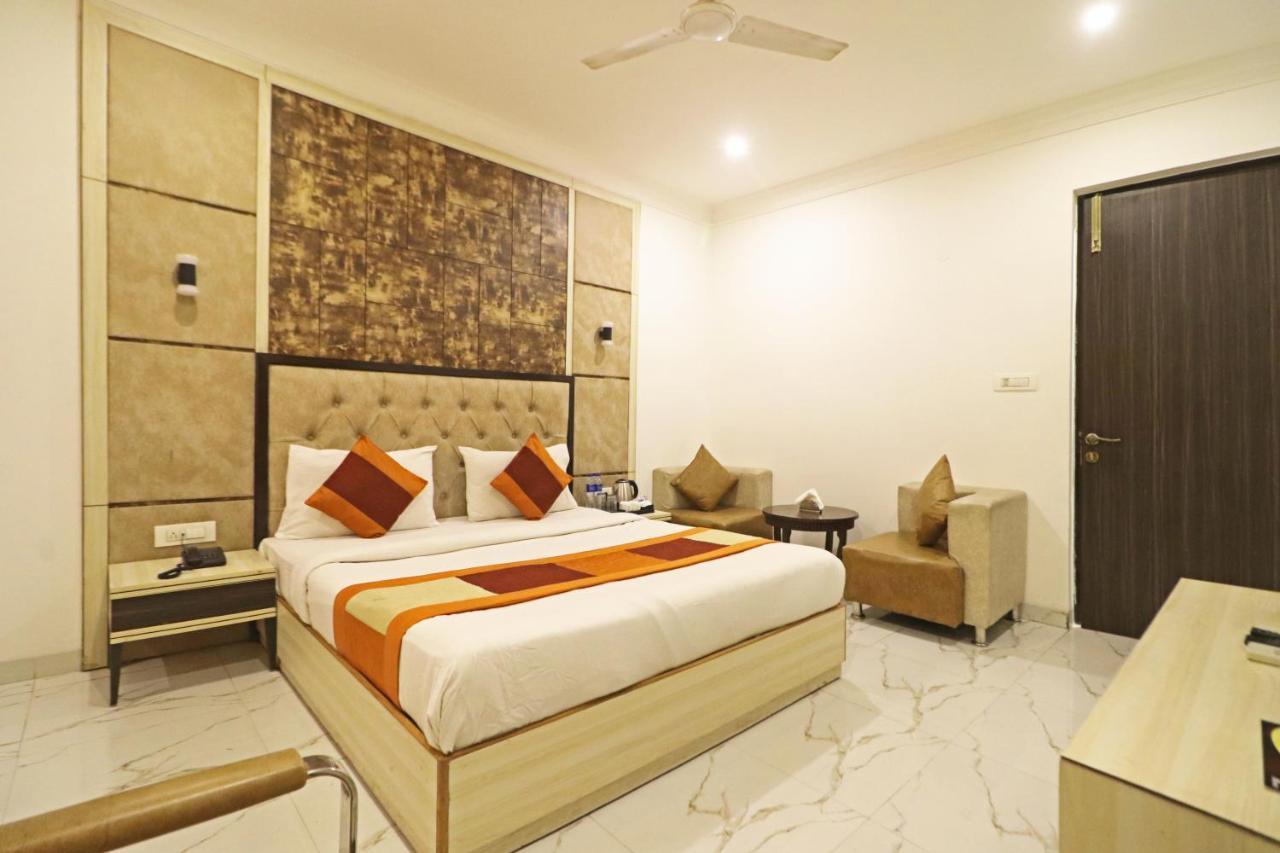 Hotel Almora Near Delhi Airport ニューデリー エクステリア 写真