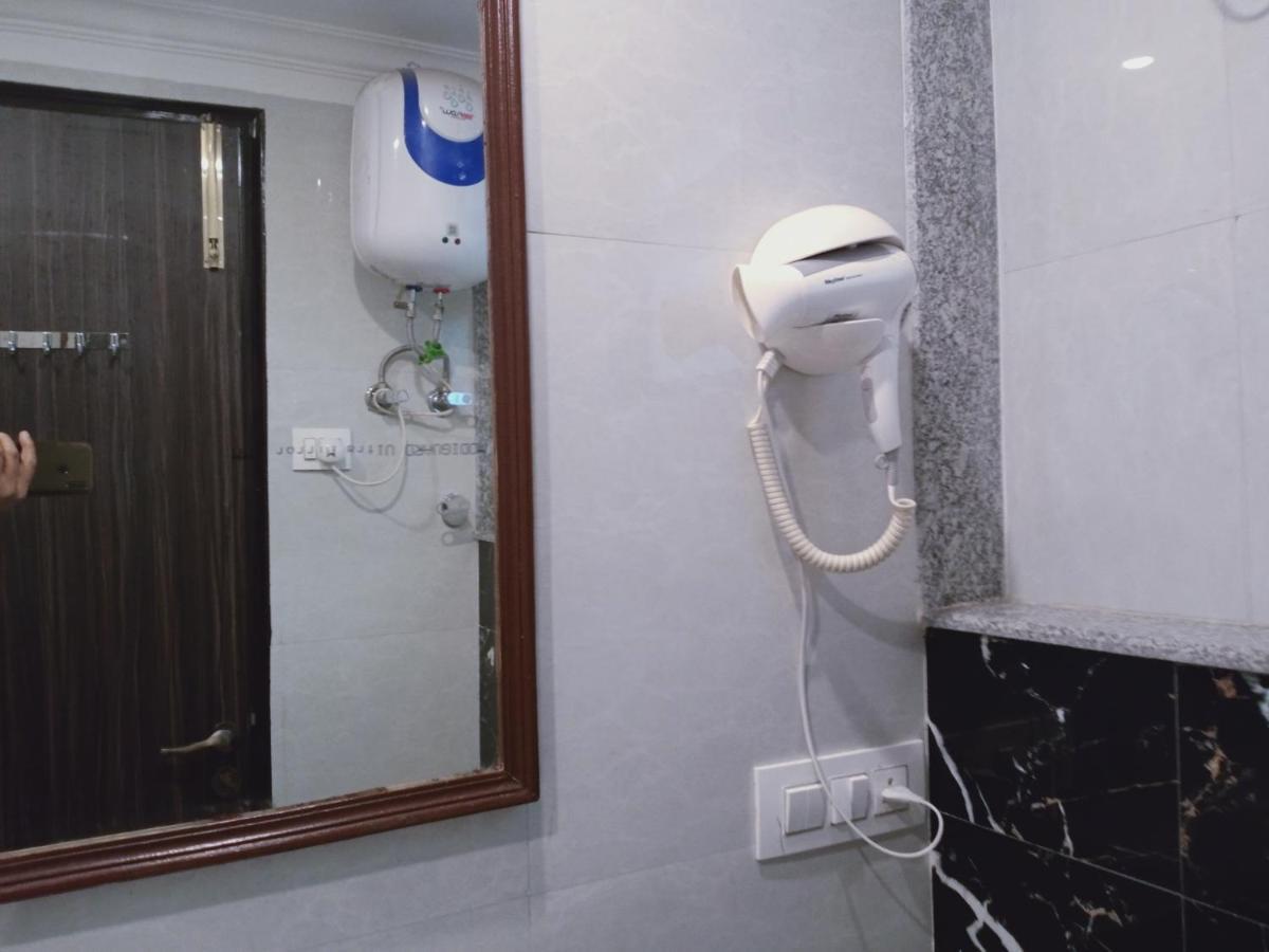 Hotel Almora Near Delhi Airport ニューデリー エクステリア 写真