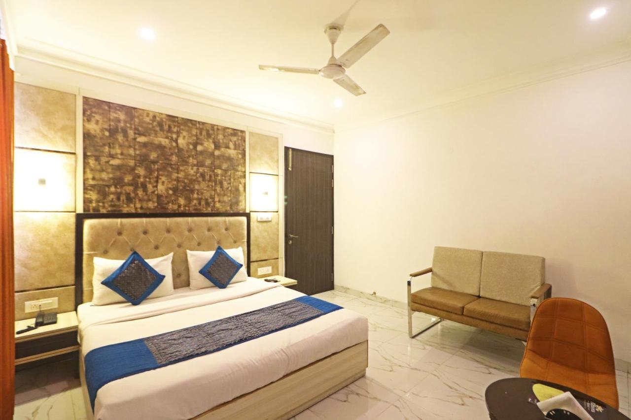 Hotel Almora Near Delhi Airport ニューデリー エクステリア 写真