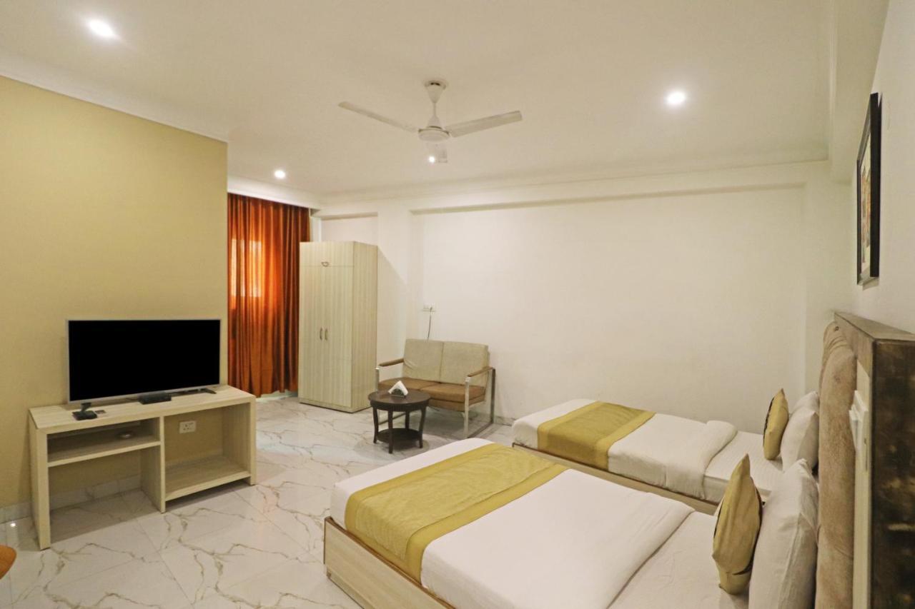 Hotel Almora Near Delhi Airport ニューデリー エクステリア 写真