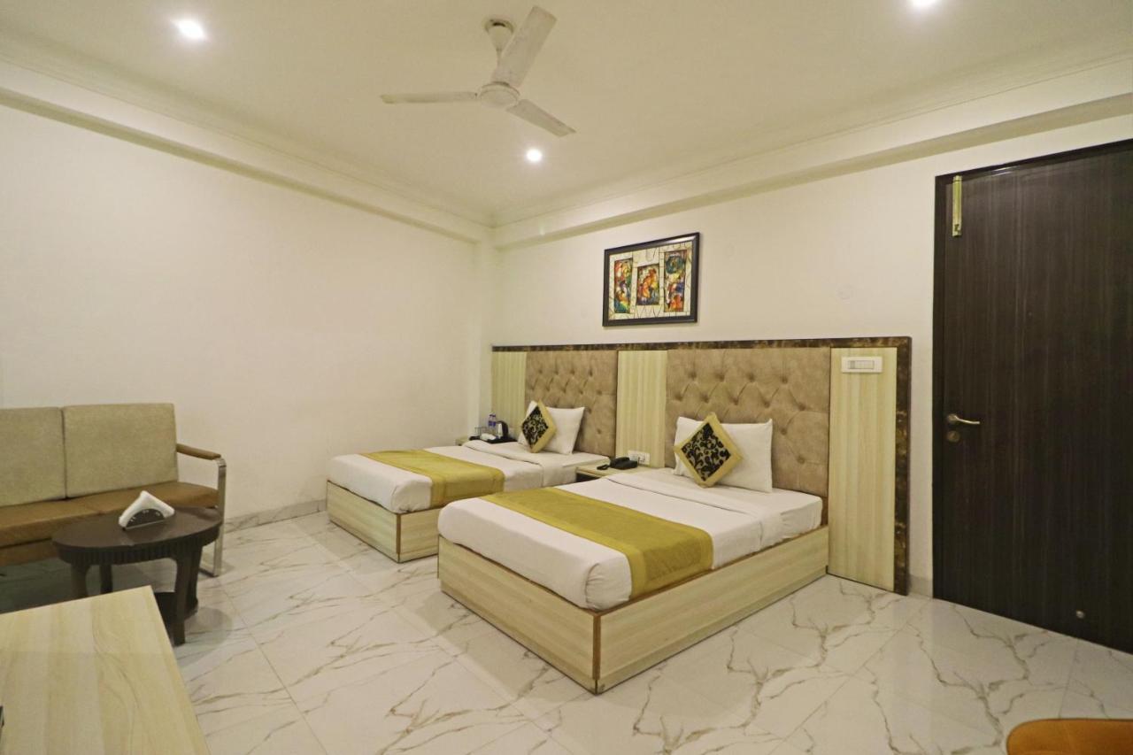 Hotel Almora Near Delhi Airport ニューデリー エクステリア 写真
