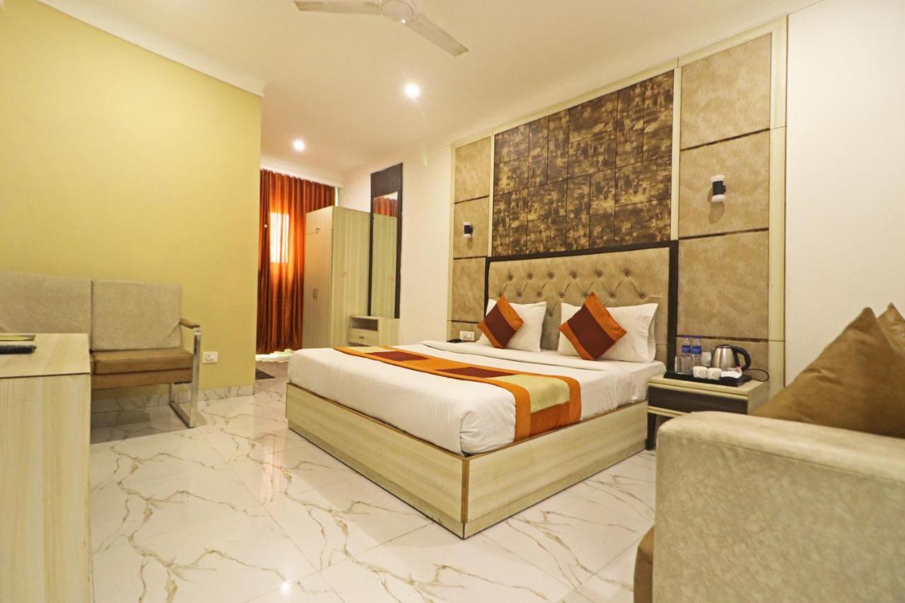 Hotel Almora Near Delhi Airport ニューデリー エクステリア 写真