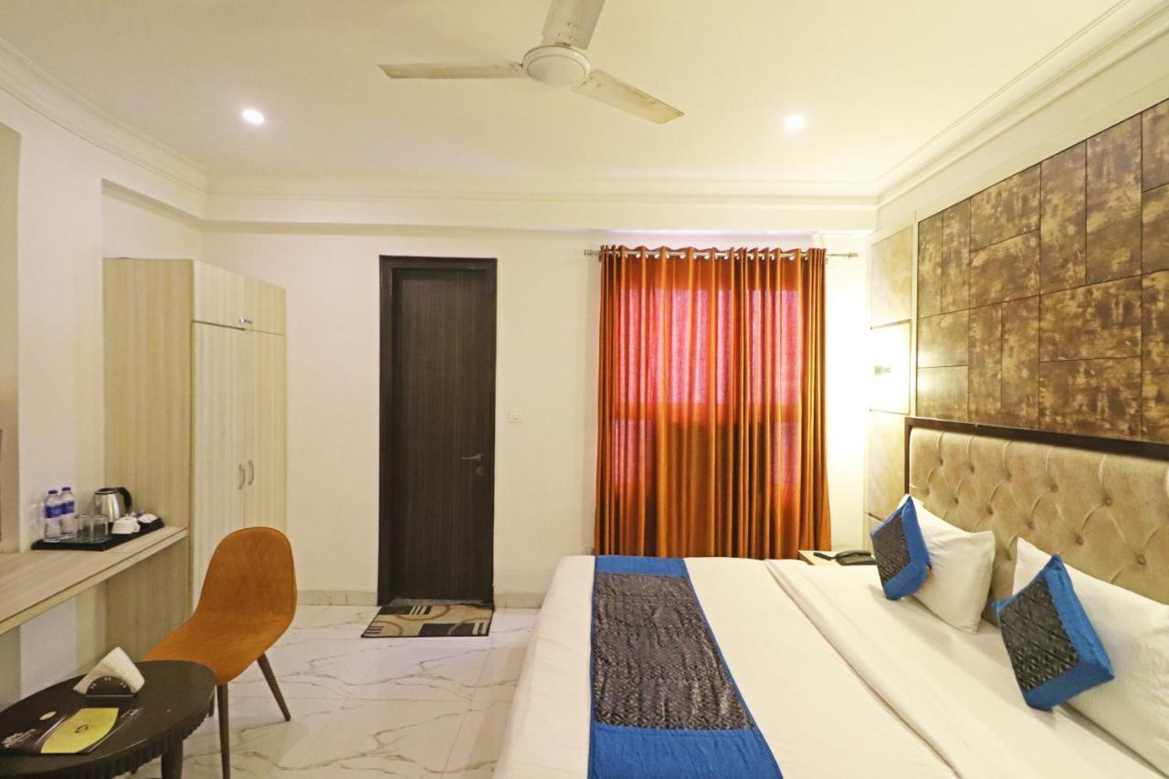 Hotel Almora Near Delhi Airport ニューデリー エクステリア 写真
