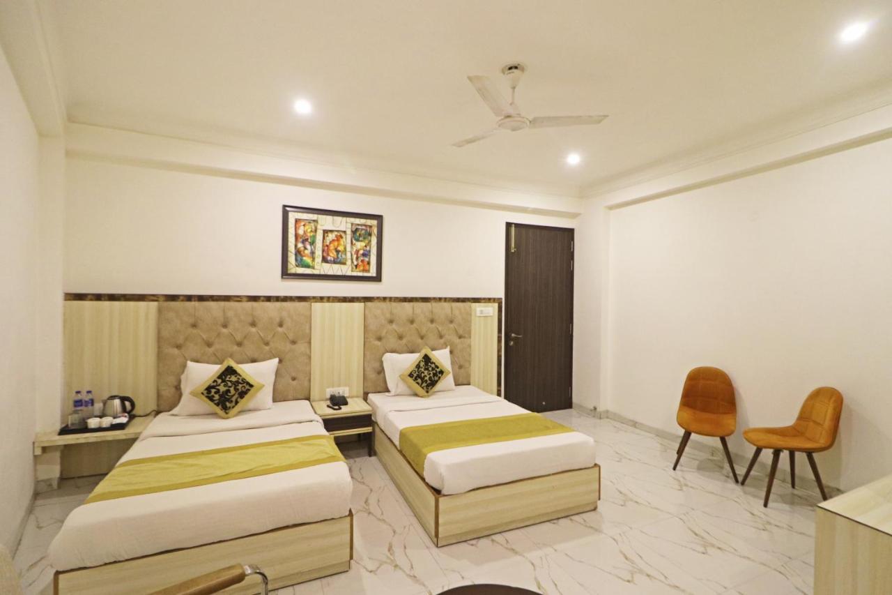 Hotel Almora Near Delhi Airport ニューデリー エクステリア 写真