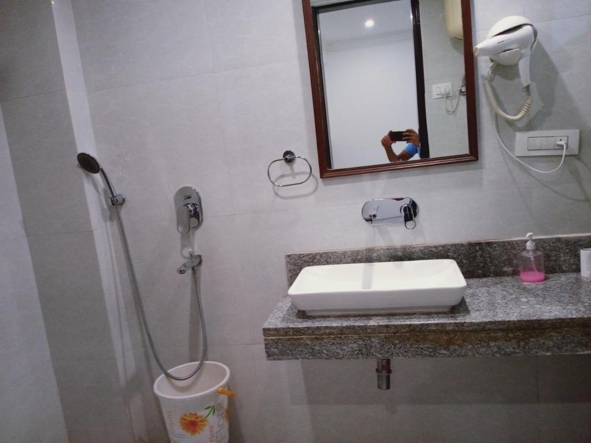 Hotel Almora Near Delhi Airport ニューデリー エクステリア 写真