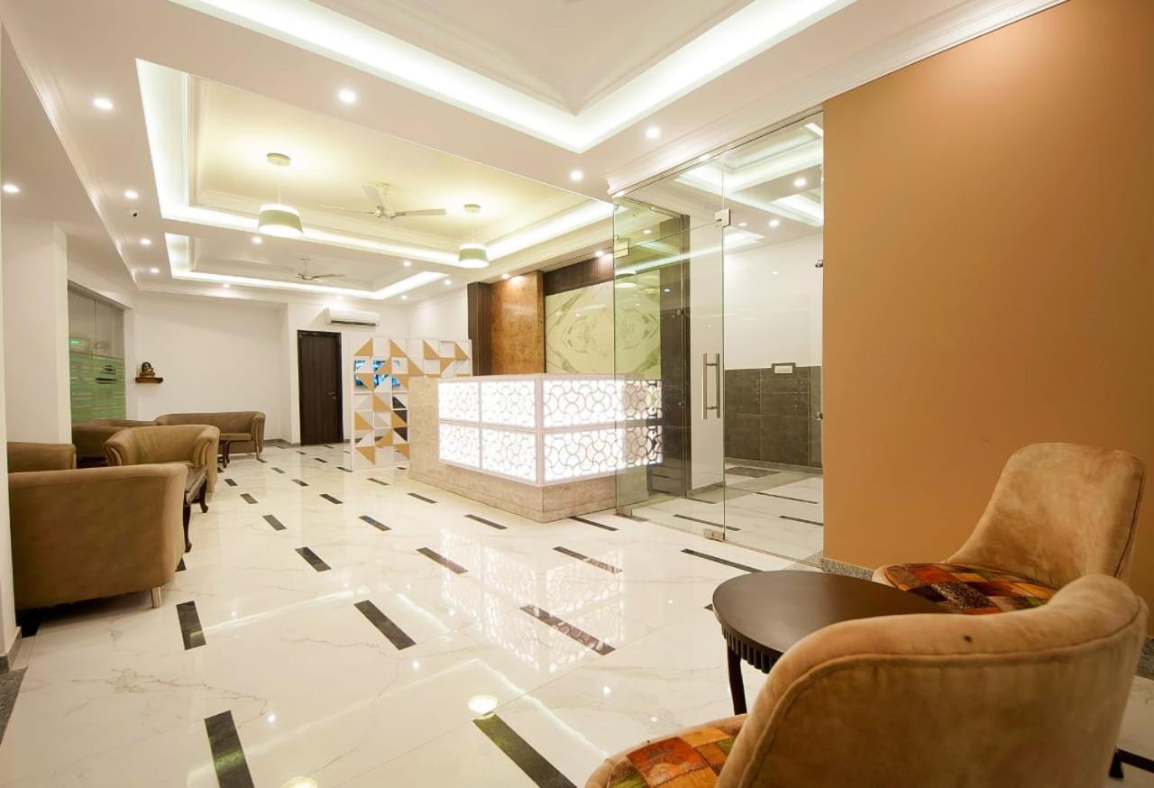 Hotel Almora Near Delhi Airport ニューデリー エクステリア 写真
