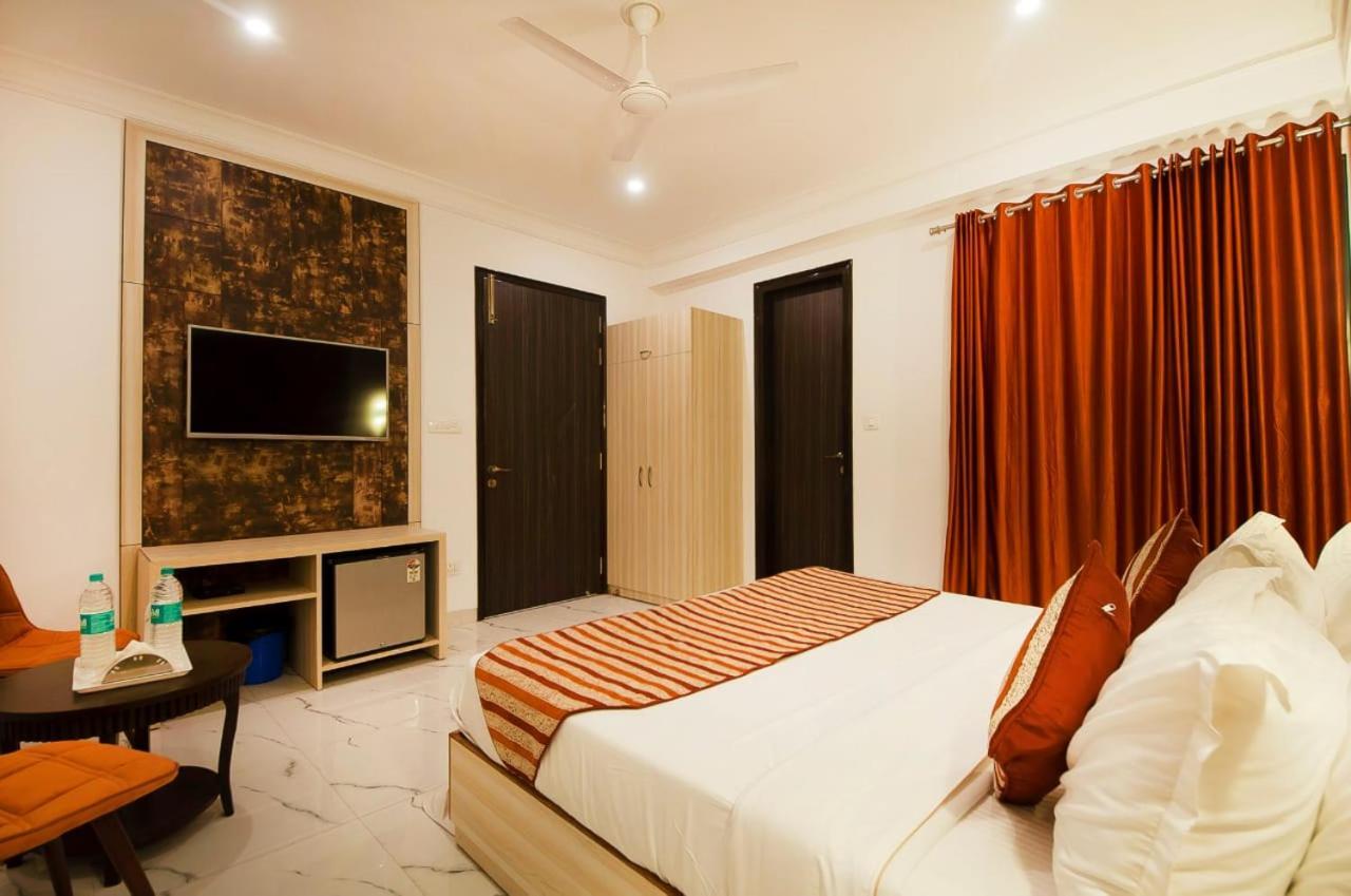 Hotel Almora Near Delhi Airport ニューデリー エクステリア 写真