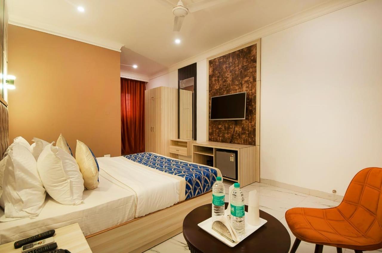 Hotel Almora Near Delhi Airport ニューデリー エクステリア 写真