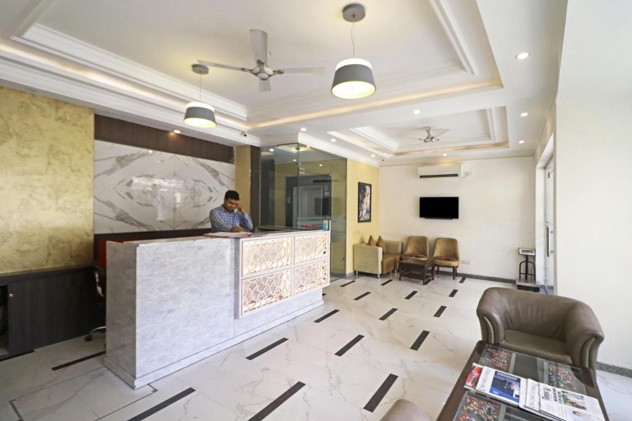 Hotel Almora Near Delhi Airport ニューデリー エクステリア 写真